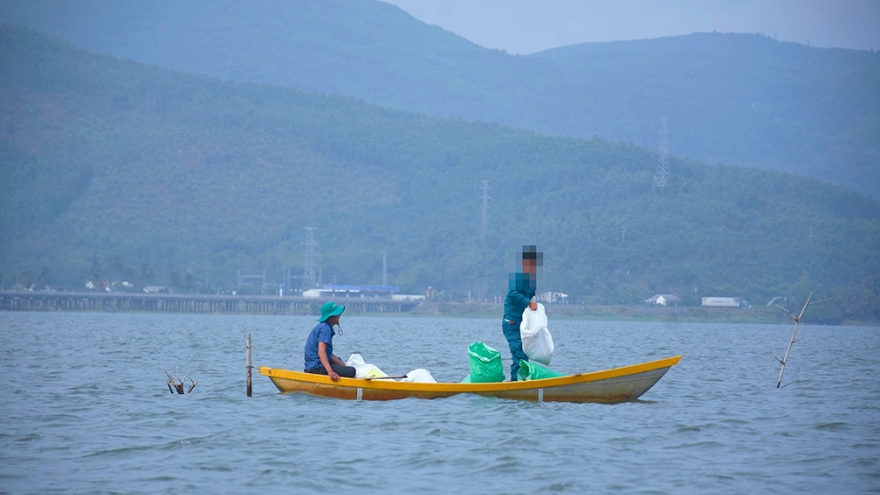 Quảng Ngãi: 2 vợ chồng đánh cá bị lật ghe tử vong